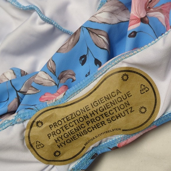 3-PC Bikini Set Size S/M bandeau/low rise bottoms & floral bottoms - Picture 9 of 10